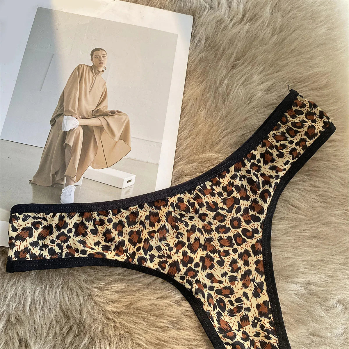 Leopard-print Thong Women Sexy Panties Low Waist Ice Silk Female Briefs Seamless Cotton g-string Women’s Underwear Sxy Lingerie