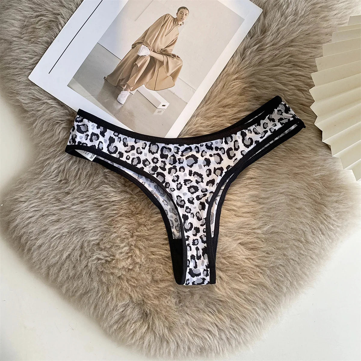 Leopard-print Thong Women Sexy Panties Low Waist Ice Silk Female Briefs Seamless Cotton g-string Women’s Underwear Sxy Lingerie